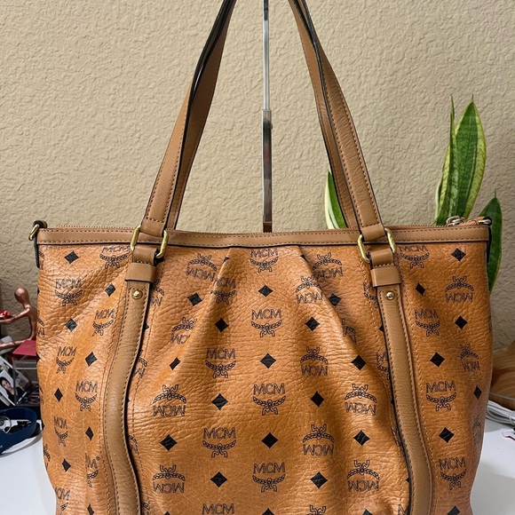 MCM COGNAC VISETOS TOTE WITH LONG STRAP. EXCELLENT CONDITION 😍 - Picture 2 of 14
